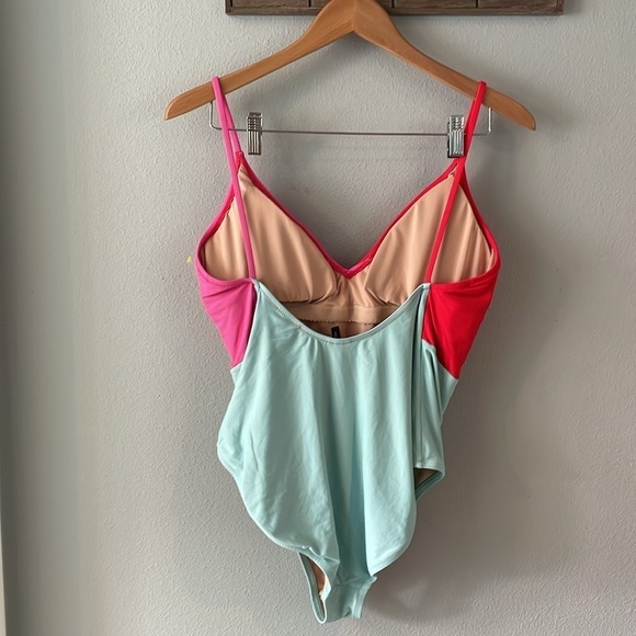J Crew Strappy Colorblock One Piece Swimsuit Cerise, Hot Pink and Red size 14 - Picture 3 of 5